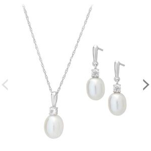 Elegant Pearl Necklace and Earring Set